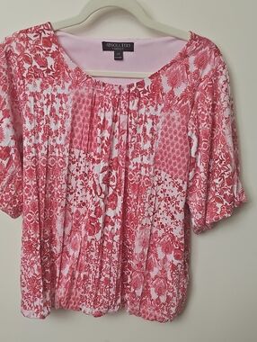 Absolutely Famous Pink Red Floral Pleated Short Sleeve Top